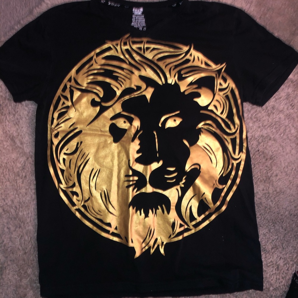 Men gold lion tee